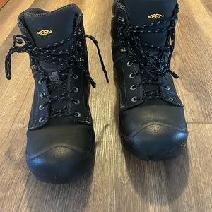 Keen men’s composite toe work boots